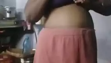 After sex affair chubby Desi woman permits lover to take look on XXX tits