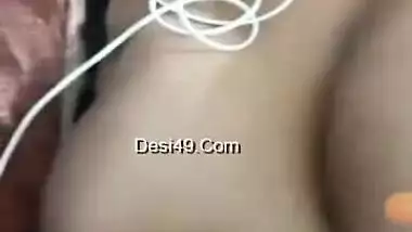 Today Exclusive- Bhabhi Showing Boobs And Pussy On Video Call