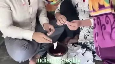 Indian Desi Bhabhi, Desi Bhabhi And Indian Bhabhi In Thand Me Hath Taap Rhi Ladki Ko Choda Ghar Me