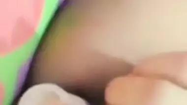 Desi webcam model uses dildo to fuck her XXX anal hole on the camera