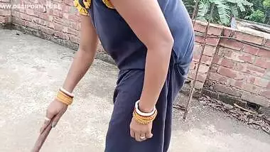 Fucking Bengali Bhabhi In Rooftop Room Hard In Standing Doggy Until Creampie - Morning Sex And Bengali Boudi