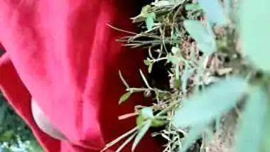 Wicked Desi lovely is fucked by XXX partner on the green grass MMS