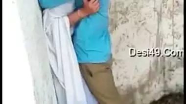 Indian cutie caught kissed by lover outdoor in hot Desi mms video