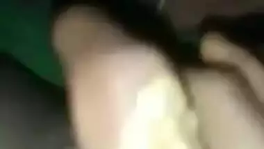 Horny Desi Bhabhi masturbation session in the solo XXX clip close-up