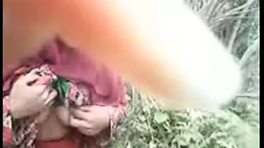 Outdoor romance mms of bangladeshi girl
