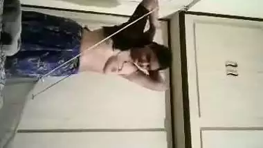 Nude mom wearing saree viral videos taken by son