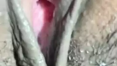 Indian female needs her boyfriend to film close-up porn of her cherry