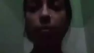 It is first XXX experience of shy Indian teen in recording sex clip