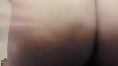 Desi GF Stretching Her Ass and Fingering