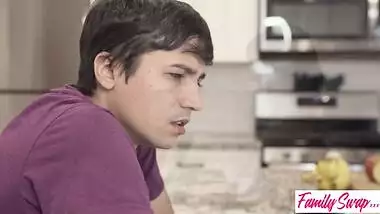 Aria Valencia tells swapbro, 