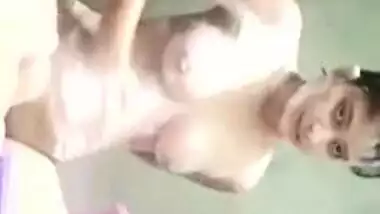 Man quickly set camera on to spy on Indian girlfriend washing XXX body