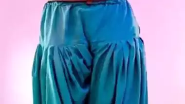 18 year indian girl video while she is showing her sexy body to her boyfriend on video call