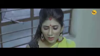 Hot Indian babe in sexy XXX pink bra bathing her sweet tits and pussy