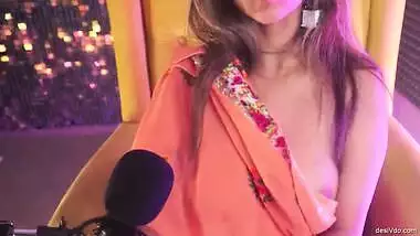 Loveleen Horny seduction stripping her saree an blouse showing highly seductive body