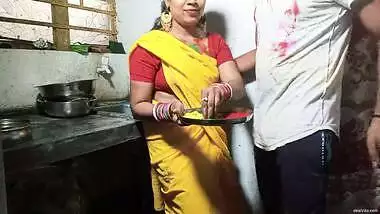 Holi Par Sexy Bhabhi Ko Color Lagakar Kitchen Stand