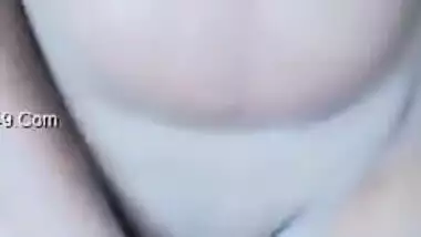 Naked Indian cutie wakes up and decides to record porn clip for BF