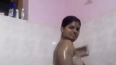 Desi chick makes XXX show in her bathroom and puts black lingerie on