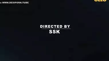 Indian Hot Aunty Has Romance In Bedroom - Hot Indian Aunty, Hot Indian And Indian Aunty