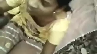 Outdoor sex video com of a slim desi girl satisfying her horny lover