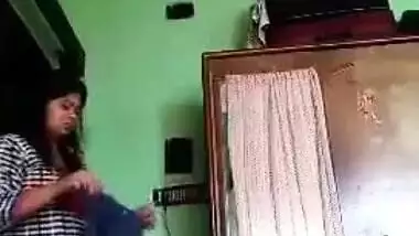 Man set camera in Desi girlfriend's room to film her XXX naked body