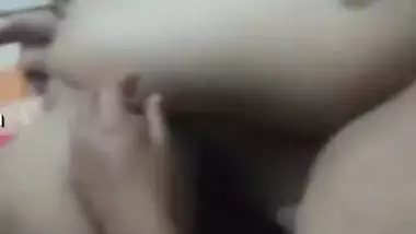 Today Exclusive- Desi Bhabhi Handjob And Boob Pressing