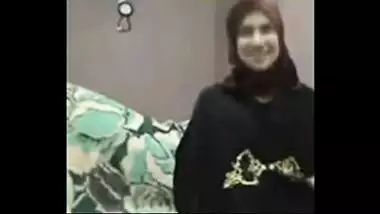 Desi sex mms of Cute BBW hijab girl masturbation on cam with loud moaning