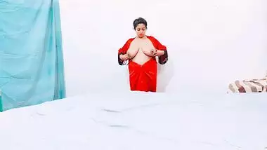 Big-boobed Desi XXX bitch undresses and plays with her unsatisfied body