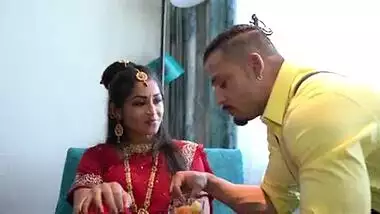 Tamil bhabhi ki saree utaar kar devar ne jor jor se choda