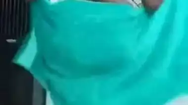 Teen Desi opens the towel and shows off XXX titties and sex sized butt