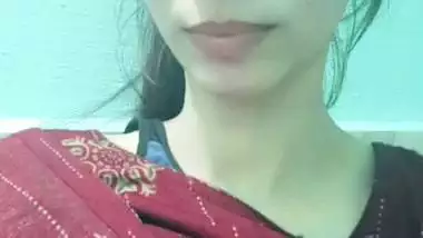 Cute desi girl virgin boobs showing viral selfie