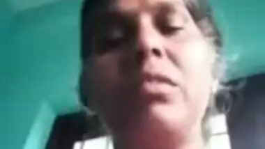 Sexually attractive aunty unmasks big brown nipples in XXX video