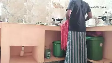 Hindi wife has XXX quickie with Desi hubby in the kitchen before work
