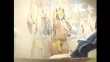 Big-assed Desi woman sneaks in bath to wash XXX curves under water