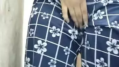 Desi Indian Girl.ko Nangi Dekha Bathroom M Choot Mai Ungli Krte Hue