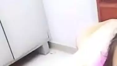 Desi girl hooks up with XXX lover in close-up MMMS video at home