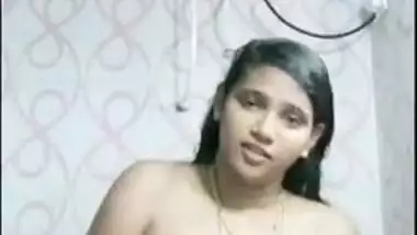 Solo porn video of curvy Indian teen who masturbates in the bathroom