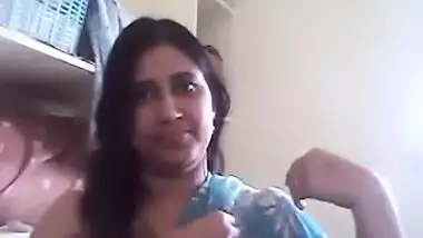 Desi female exposes her sex boobies to look like XXX pornstar on camera
