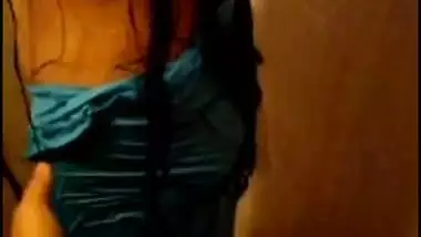 Porn MMS of a beautiful girl taking a bath and satisfying her boyfriend