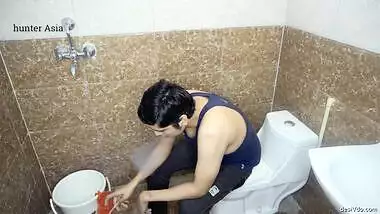 hunter ne camel ki bathroom mein ki chudai Bathroom sex