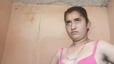 Desi girl showing her nude body