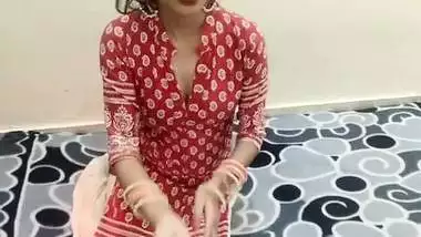 Desi Indian village bhabhi ne khula parlour officer ko Rishwat na Dene par aapni gaand marwai xxx Hd in Hindi audio