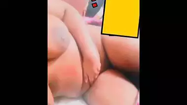 Chubby girl Indian xxx mms playing with boobs