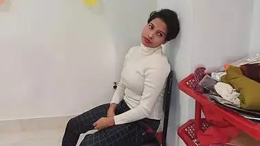 A Great Gift For A Dirty Divorcee. 2 Dudes For Horny Little Roxy