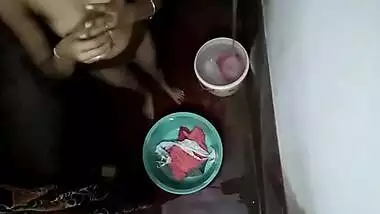 Hidden footage of naked XXX Desi housewife relaxing in the bathroom