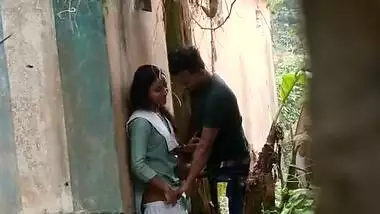 Desi whore spends time with stepson's XXX tool in pussy outdoors