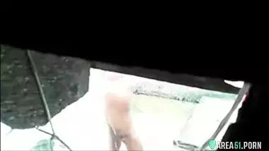 Indian aunty nude bath videos taken by her lewd neighbor on era