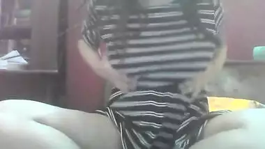 Housewife gives her sex zones away performing a XXX show of masturbation