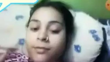 Desi Sexy Girl Showing Boobs