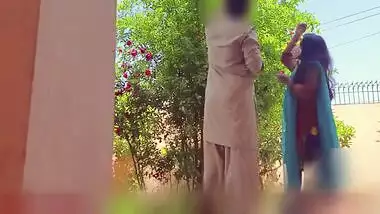 Indian lady fucked by her lover in park. Desi mms hd XXX sex video