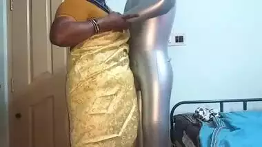 tamil aunty telugu aunty kannada aunty malayalam aunty Kerala aunty hindi bhabhi horny desi north indian south indian horny vanitha wearing saree scho